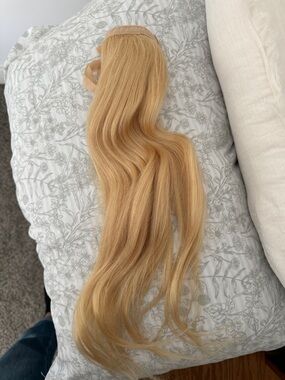 Long Blonde Clip-In Human Hair Extension - Natural Wavy Look